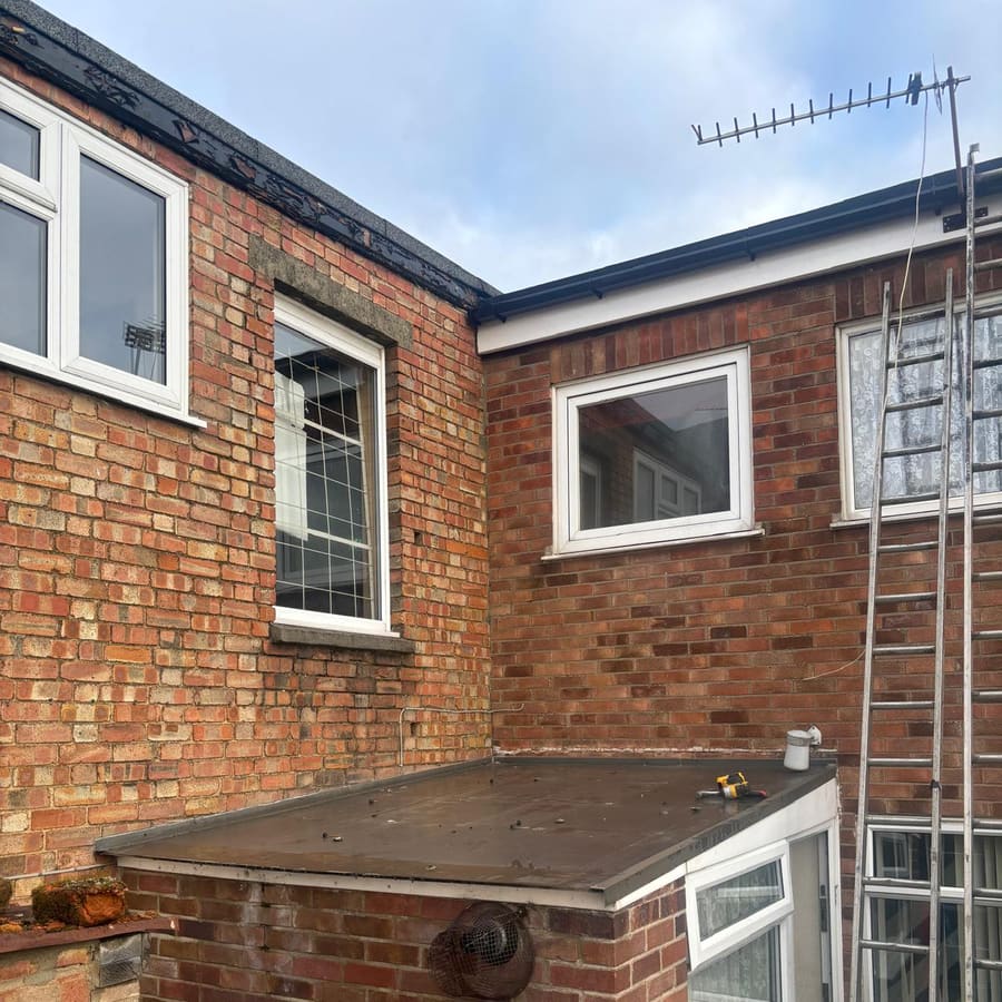 Replacing the flat roof on a house extension